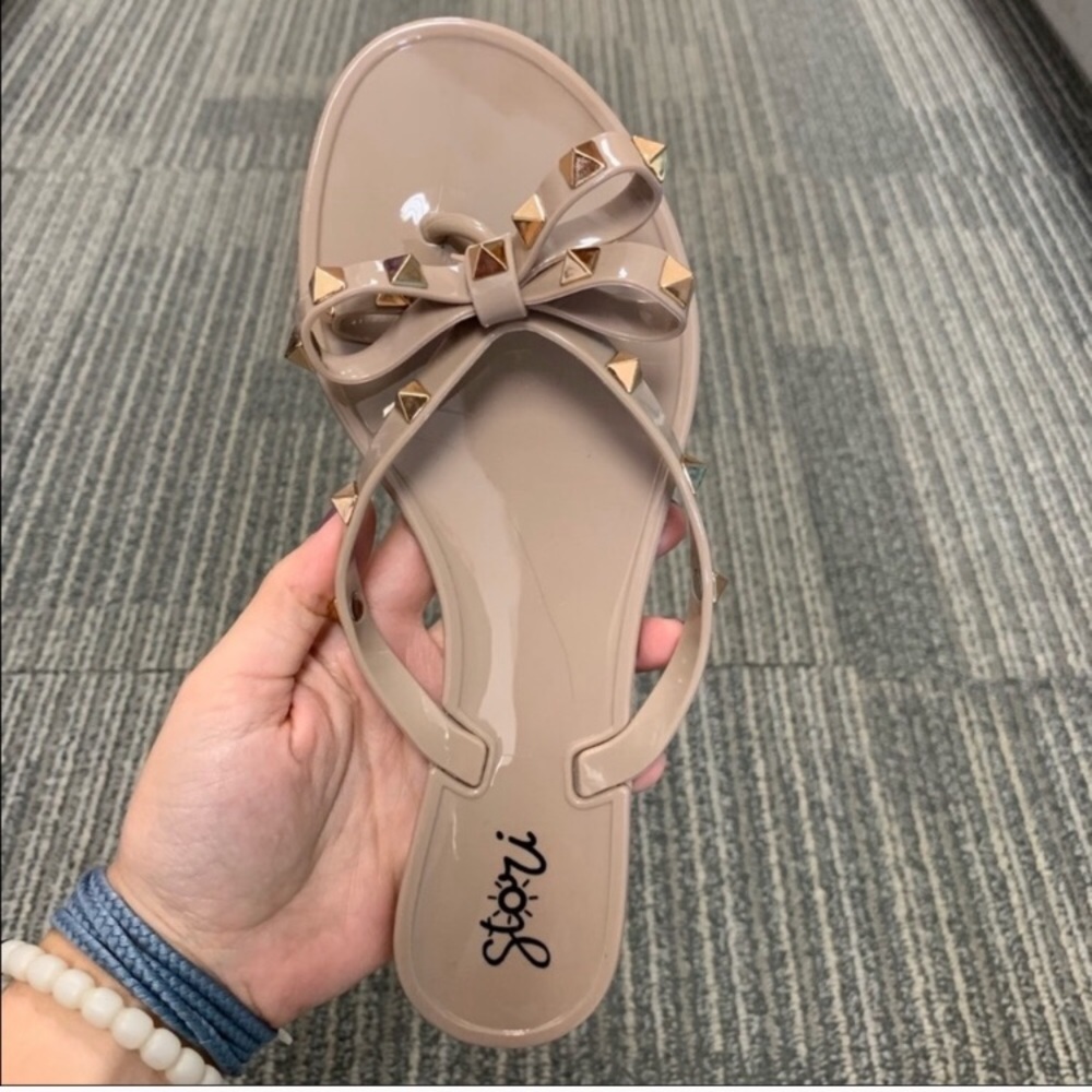 Studded jelly beige sandal flip flops